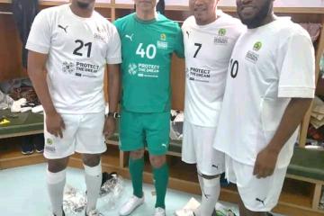 Katumbi-chausse-les-crampons.jpg
