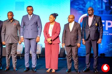 Photo-de-famille-de-la-1ere-edition-de-la-Foire-de-la-formation-professionnelle-de-la-RDC.-Photo-droits-tiers.jpg