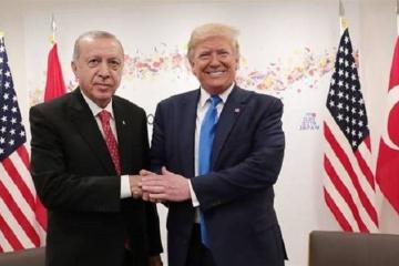 Poignee-de-main-entre-le-Rais-turc-Erdogan-et-le-president-americain-Donald-Trump.-Photo-droits-tiers.jpg