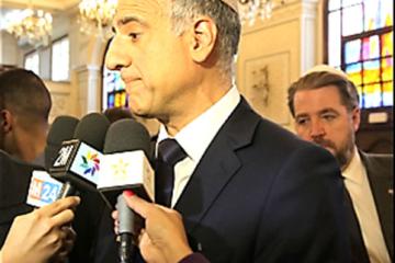 SM-le.jpg