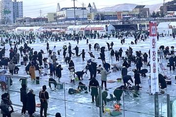 Le jour du lancement du Festival de glace Sancheoneo de Hwacheon, dans la province du Gangwon, le 11 janvier 2025.