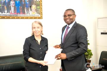 L'ambassadeur américain Lucy Tamlyn et le ministre du commerce extérieur, Julien Paluku. Photo droits tiers