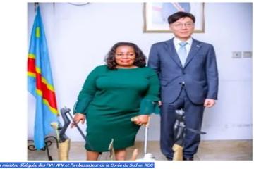 La ministre déléguée des PVH-APV et l'ambassadeur de Corée du Sud en RDC. Photo droits tiers