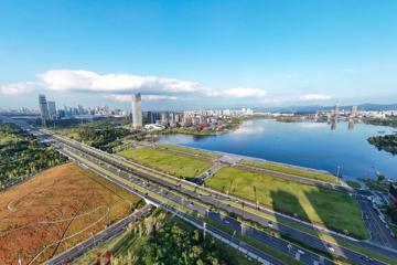Photo aérienne de la Cité des sciences de Chengdu, au bord du lac Xinglong