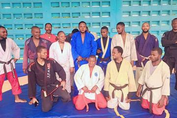 Photo de famille des participants à la formation. 