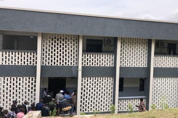 Nouveau bâtiment dédié aux cours à l'ISTM Kinshasa. 