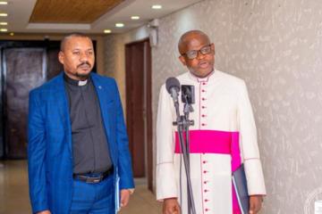 Le Révérend Pasteur Eric Nsenga (ECC) et Mgr Donatien Nshole (Cenco) . Photo droits tiers