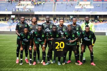 Les joueurs de V club au stade des Martyrs de la Pentecôte.  