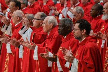 Une vue des cardinaux en conclave.
