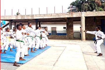 Des pratiquants de Tong-il moo do lors d'une séance d'entraînement. Photo droits tiers