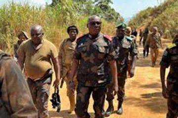 Le commandant secteur opérationnel Ituri, le général Bruno Mandevu en mission opérationnelle dans le territoire de Mambasa. Photo droits tiers