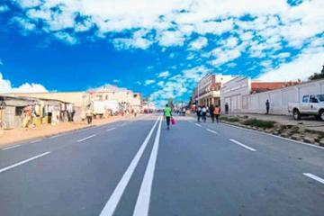Marquage sur l'avenue Lulua par l'entreprise Safrimex, à Kananga au Kasaï-Central. Photo droits FDA