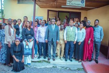 Photo de famille des participants à la session de formation. Photo droits tiers