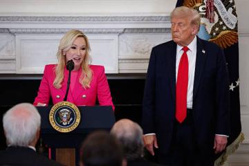 Rév Paula et Donald Trump