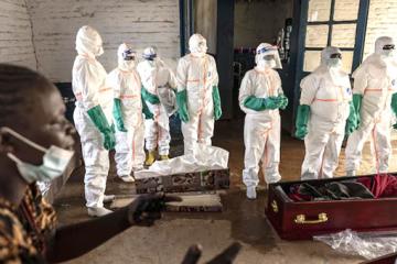 Des travailleurs de la santé à l'hôpital général de Mongbwalu, dans la province d'Ituri, dans l'est de la République démocratique du Congo. Photo droits tiers