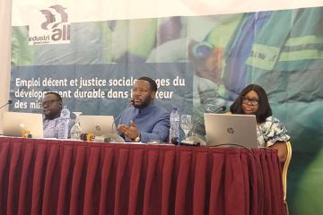 Les intervenants à la matinée ont présenté à l'assistance les réalités des exploitants miniers artisanaux. 