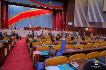 Des députés en plénière à l'Assemblée nationale. 