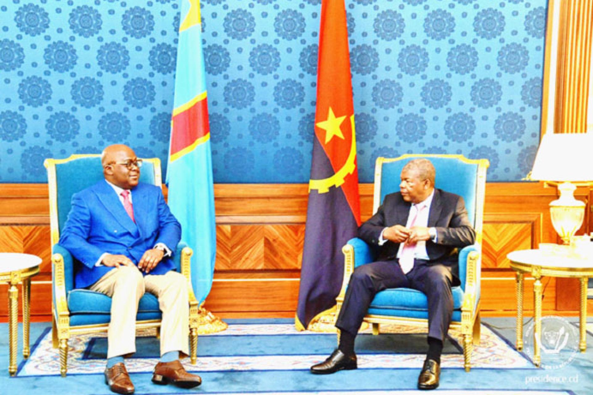   Fatshi et João Lourenço dans une réunion bilatérale à Luanda.
