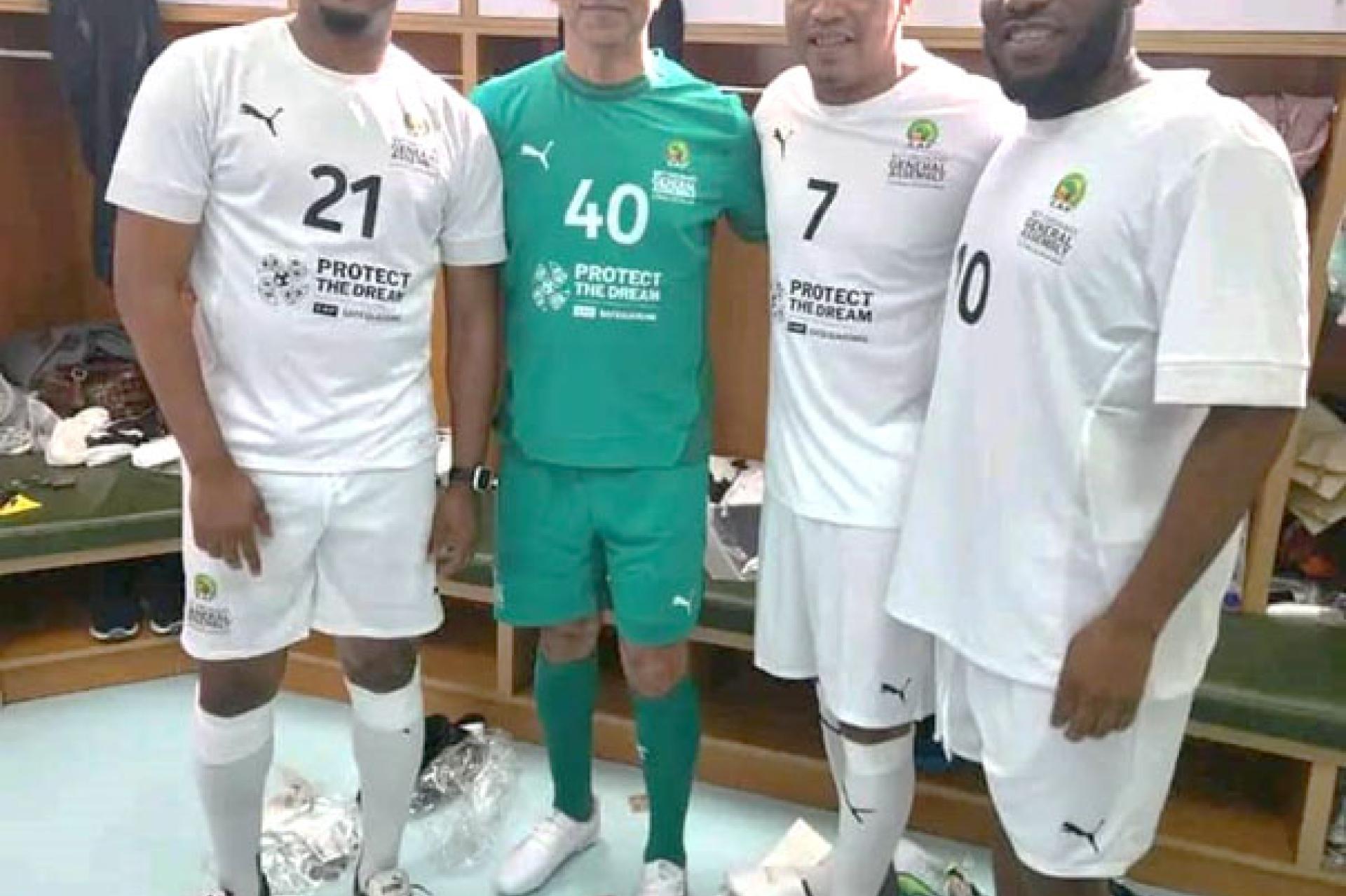 Katumbi-chausse-les-crampons.jpg