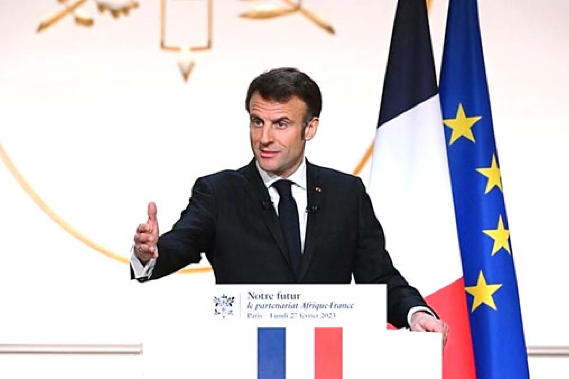 Macron-1.jpg