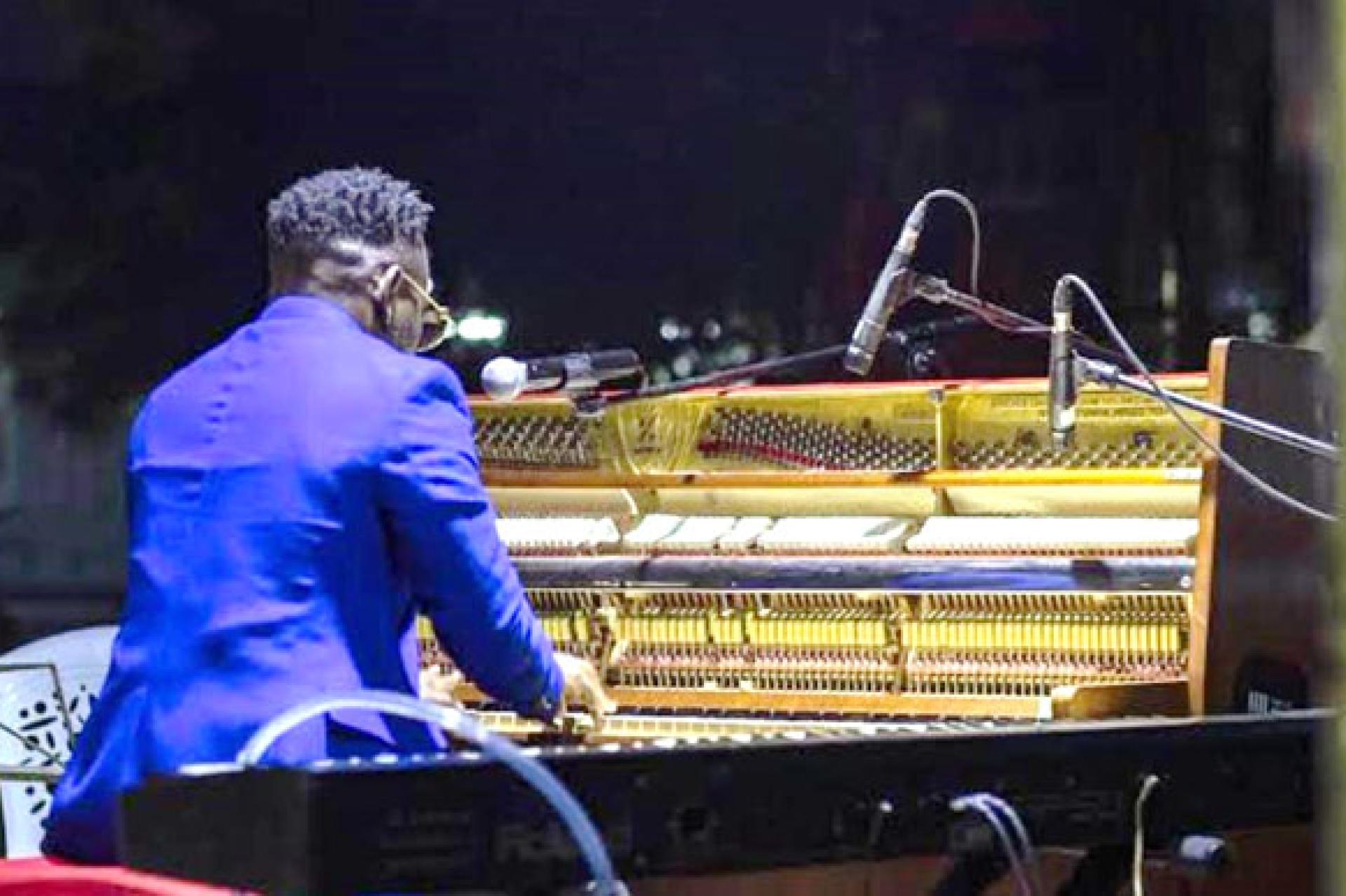 festival-piano.jpg