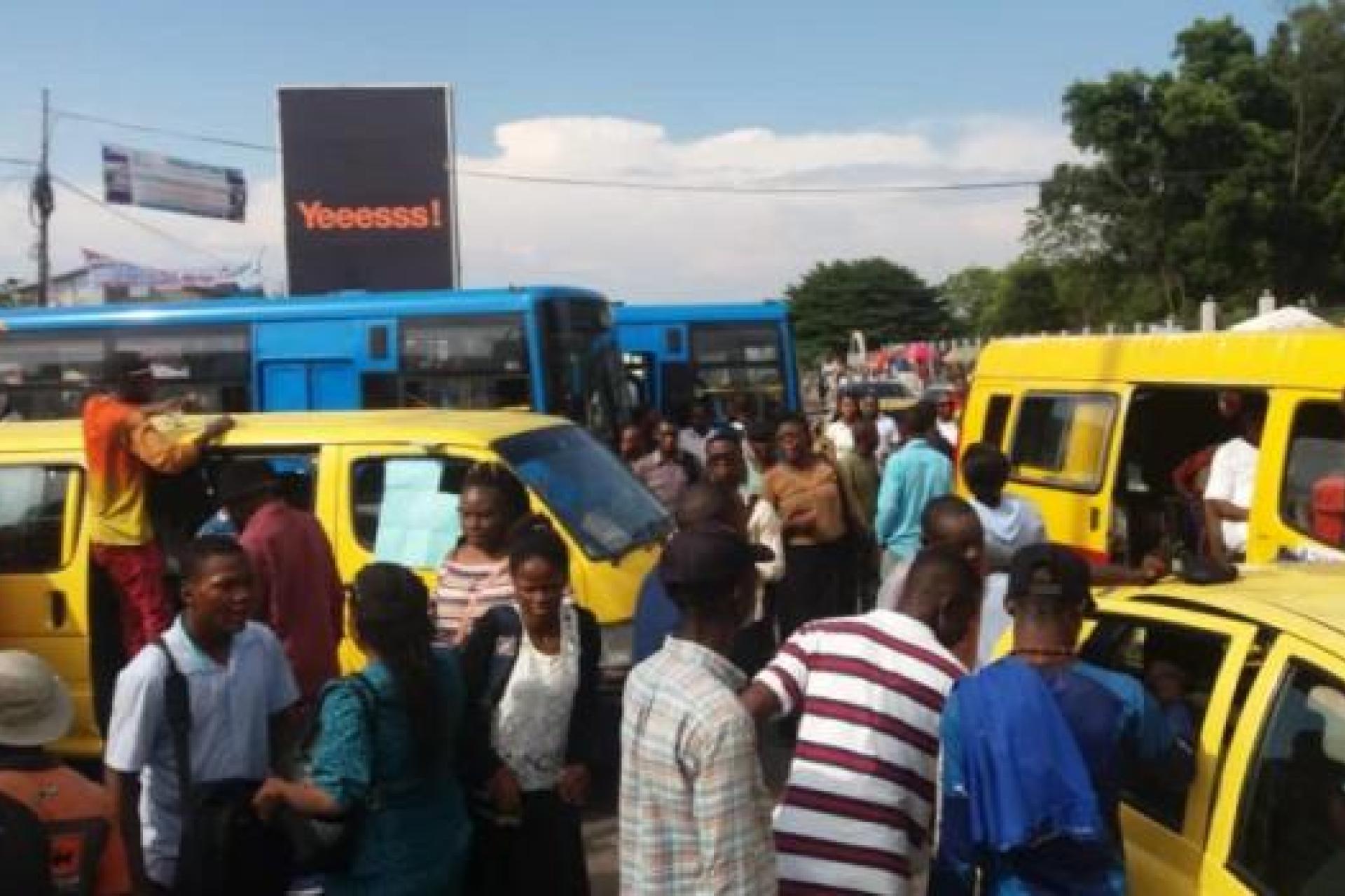 kinshasa_transport_taxis_bus_20_000_jpg_640_350_1.jpeg