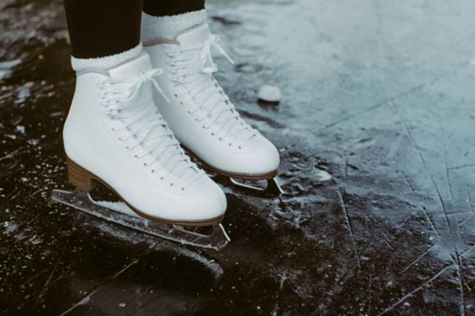 Des patins à glace.