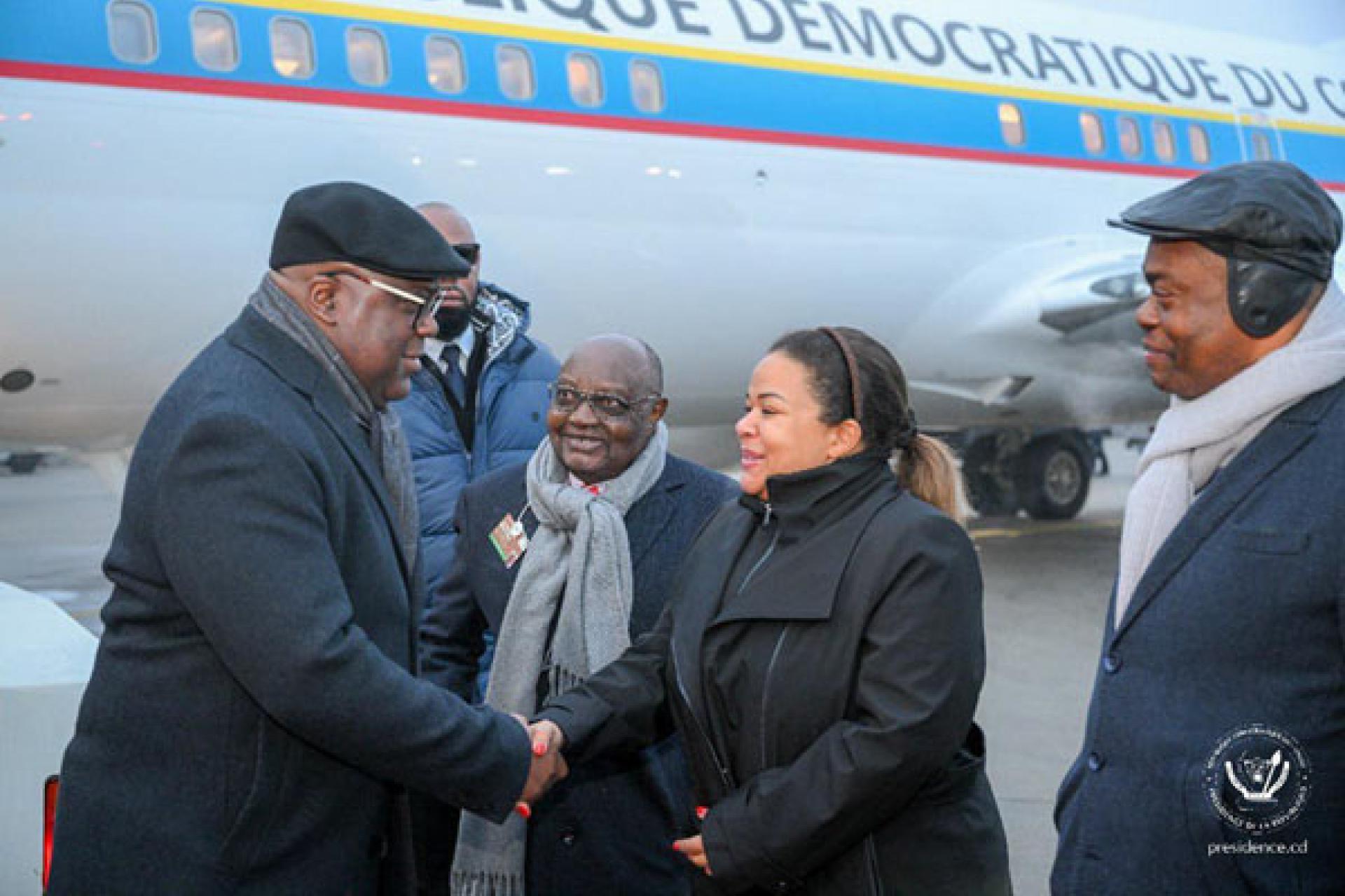 Fatshi saluant la délégation congolaise présente à Davos.