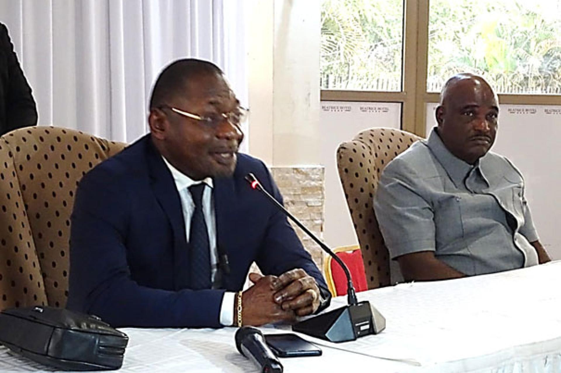 Le PGCC Firmin Mvonde (milieu) encadré par le 1er Avocat général Adler Kisula Betika (g) et le Coordon Joseph Nsabua Kapuku, 1er AVocat général de la République. Photomontage FDA