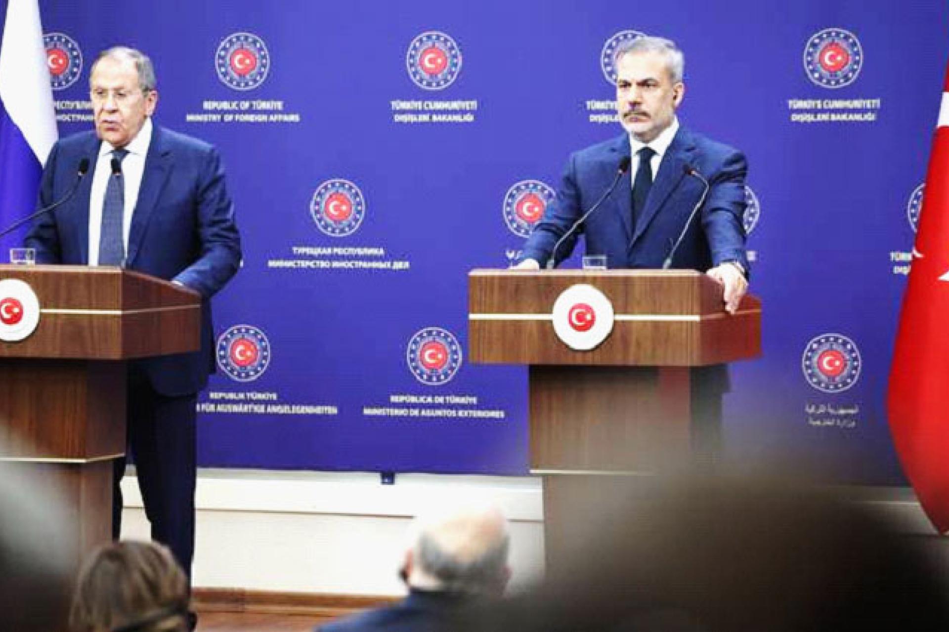 Lavrov et Fidan durant la conférence de presse à Ankara, le 24 février 2024. 