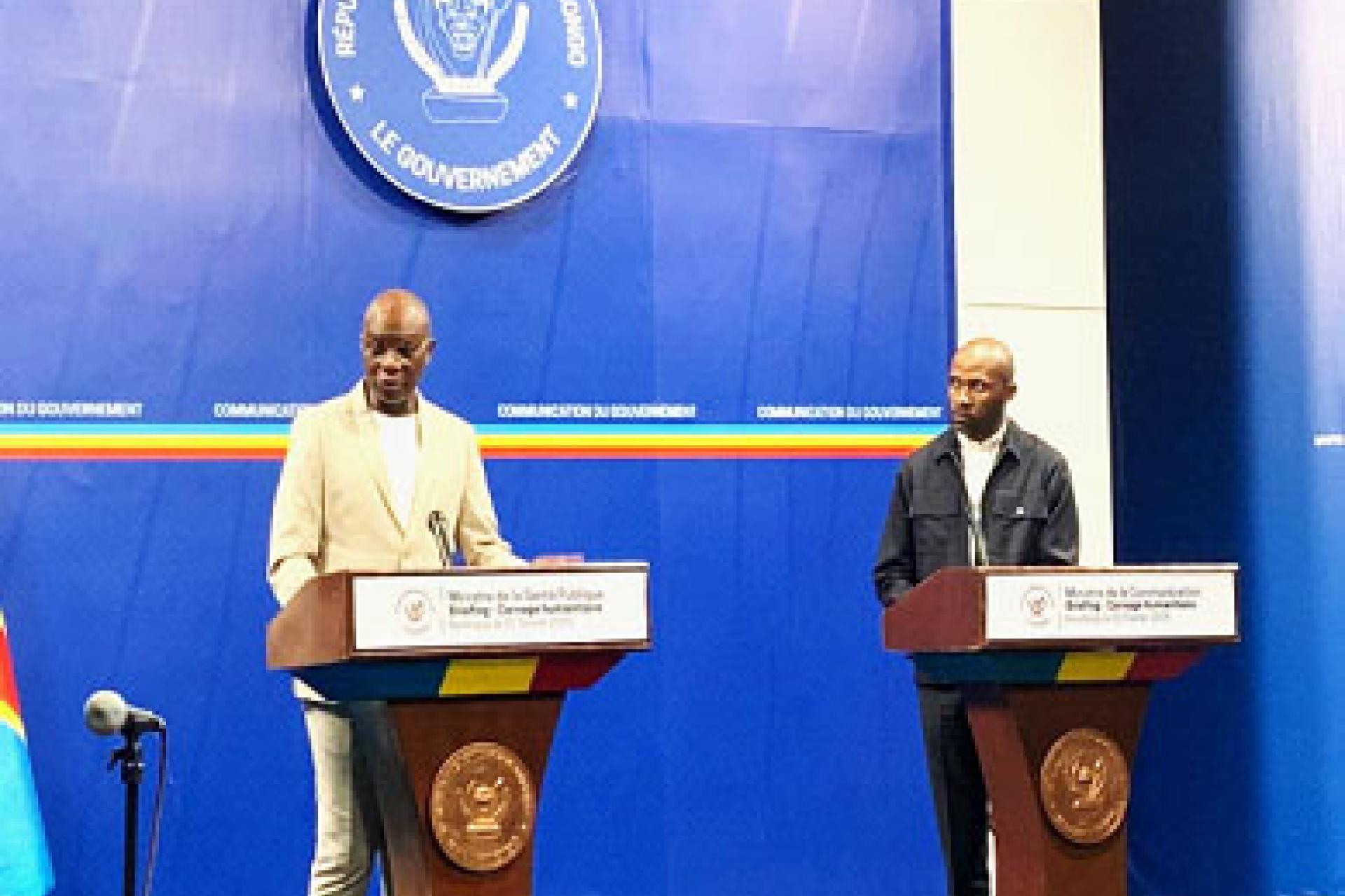 Le ministre de la Santé et celui de la Communication et des Médias lors d'un briefing de presse. Photo droits tiers