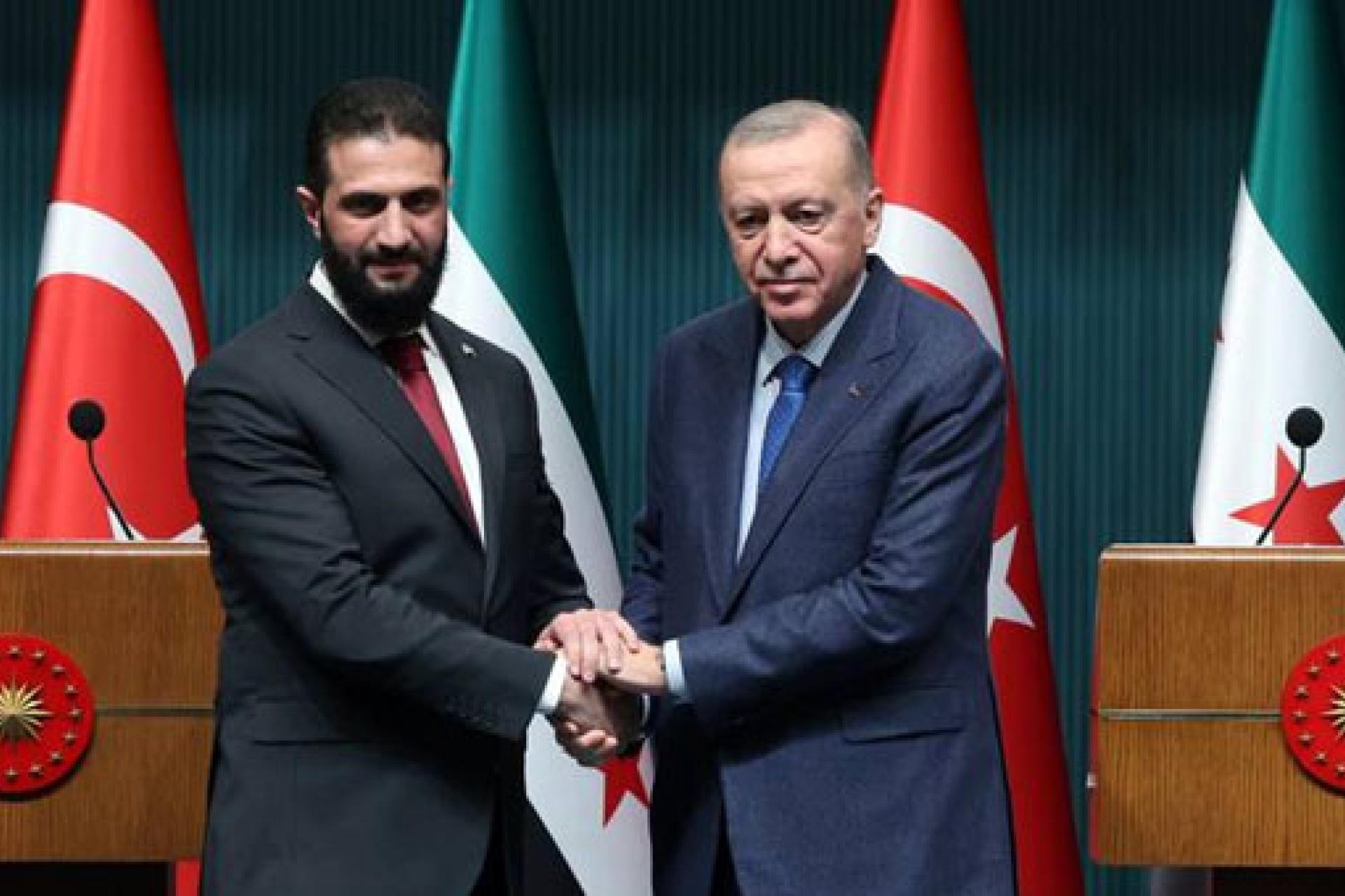 Le président turc Erdogan et le président syrien de transition à l'issue d'une conférence de presse à Ankara. Photo AA