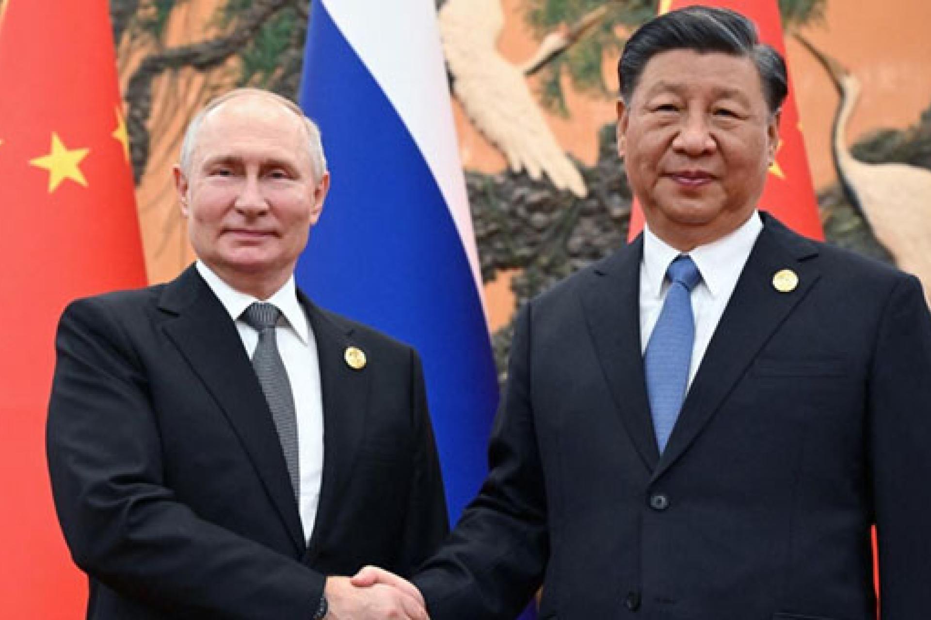 Les présidents russe Vladimir Poutine (à g) et chinois Xi Jinping.