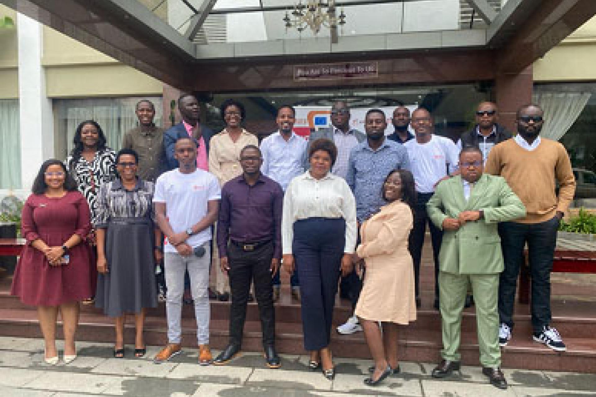 Photo de famille des journalistes participant à la formation. Photo droits tiers