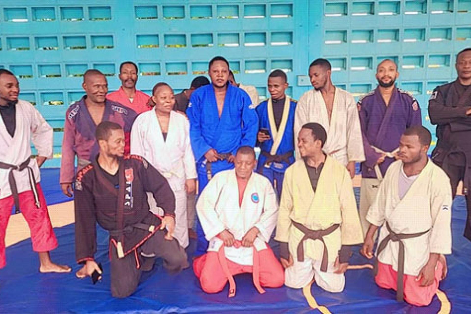 Photo de famille des participants à la formation. 