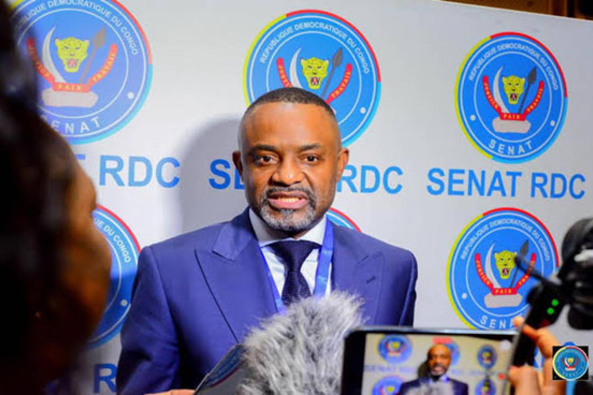 SK Della préconise une solution interne à la crise actuelle.