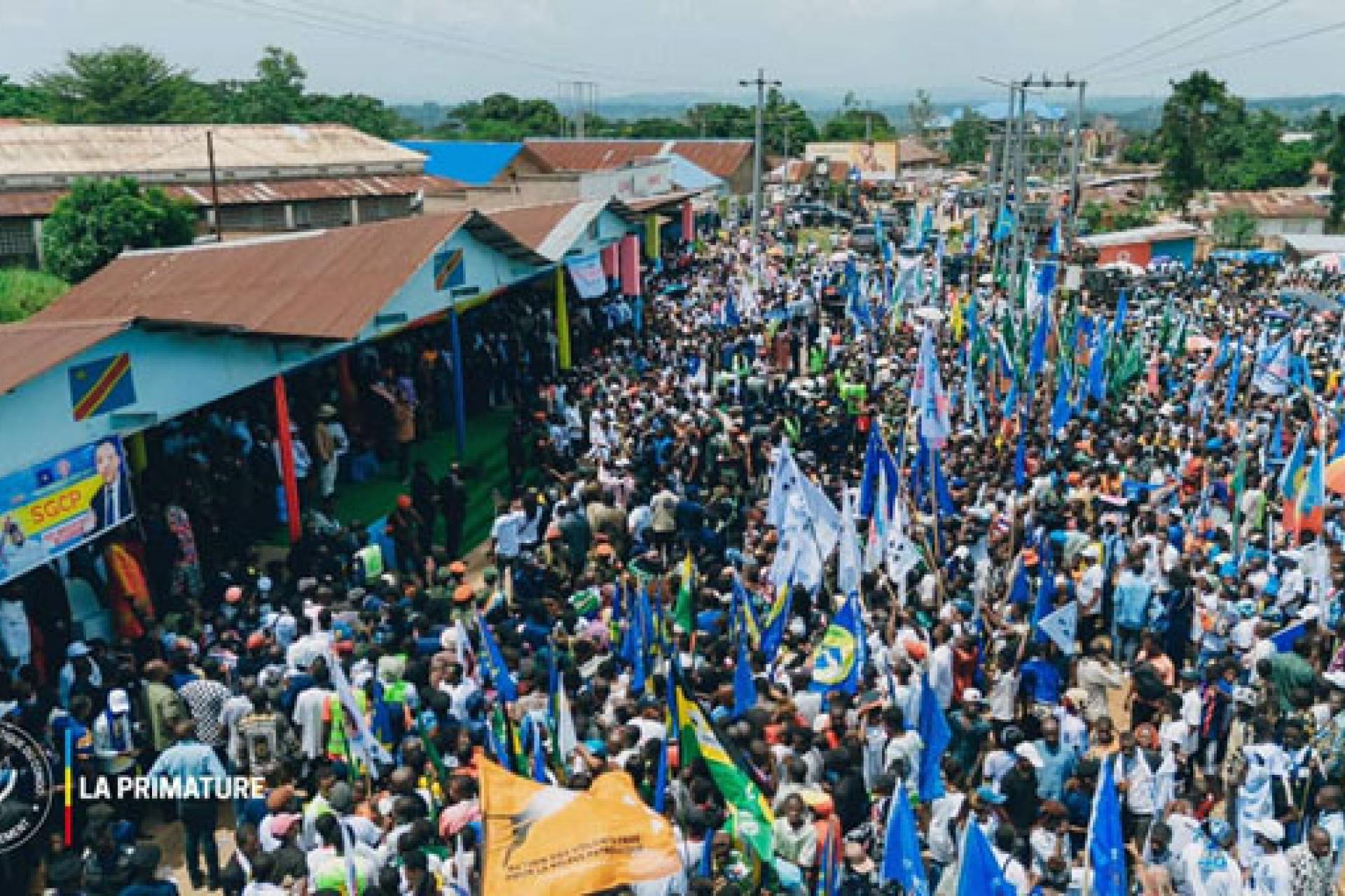 La Première ministre invite les jeunes à rejoindre les FARDC pour défendre la nation.