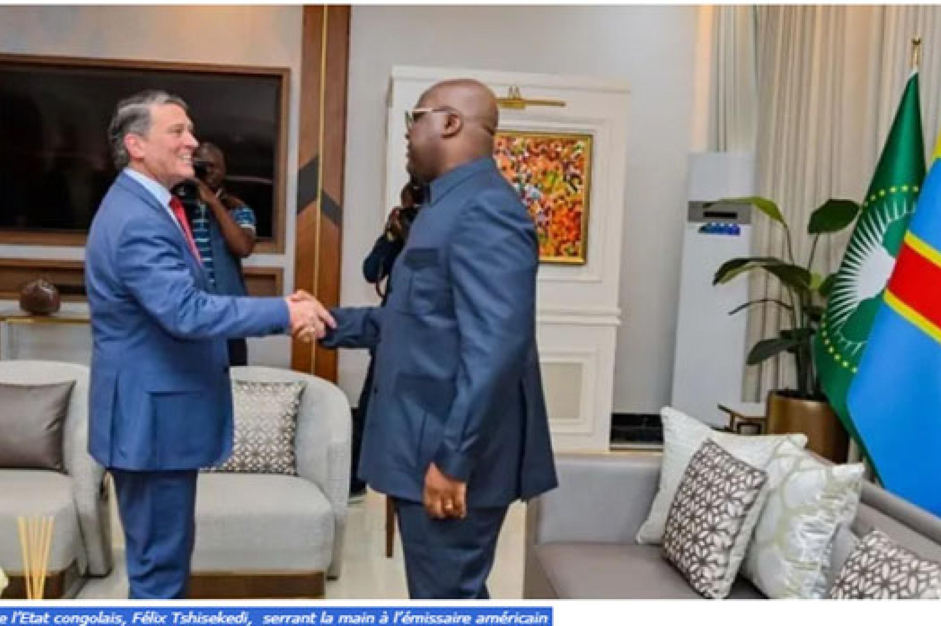 Le Chef de l'Etat congolais, Félix Tshisekedi,  serrant la main à 
