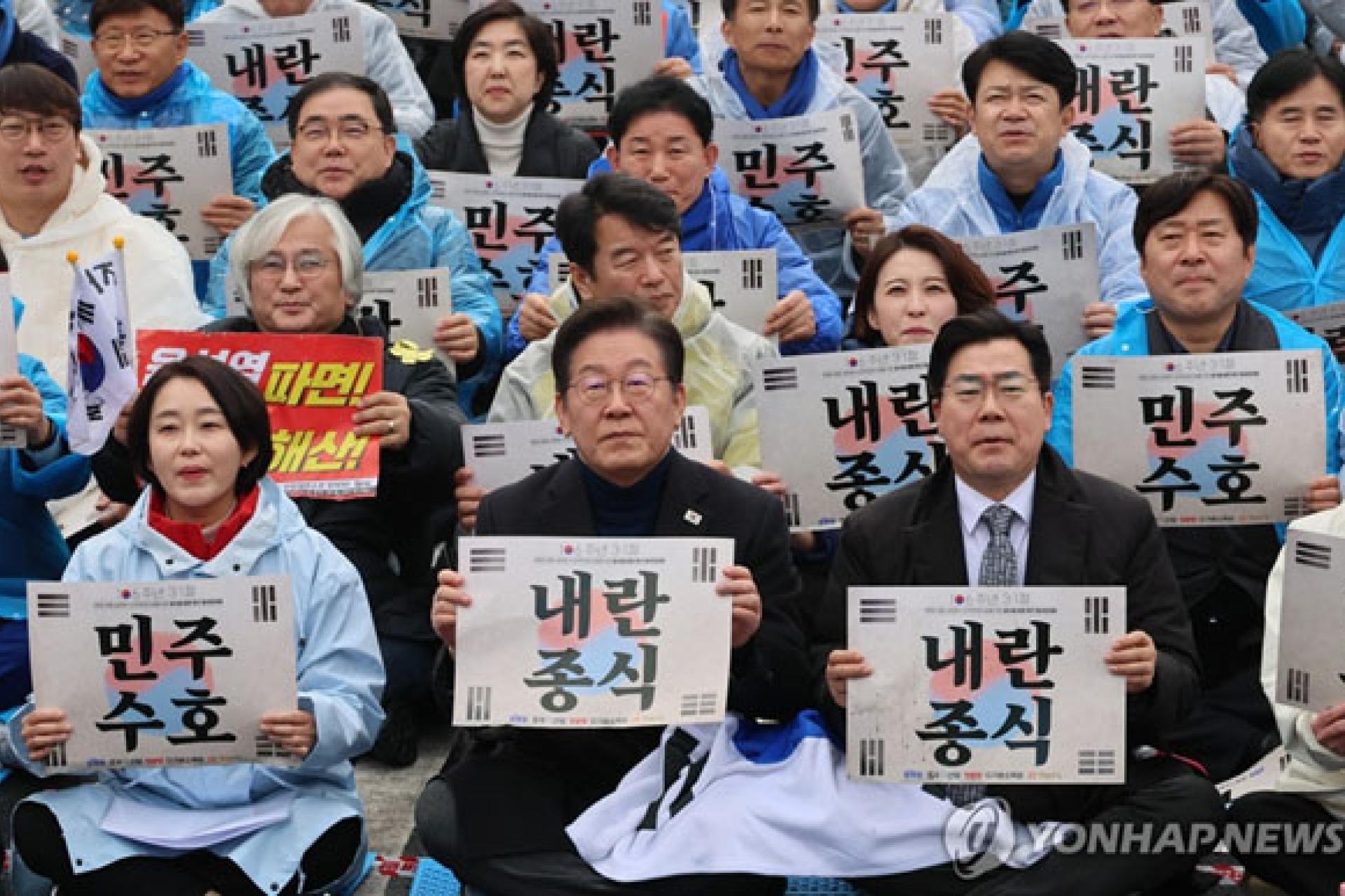 Le président du Parti démocrate (PD), Lee Jae-myung, participe à une manifestation en faveur de la destitution du président Yoon Suk Yeol. Photo yohnap