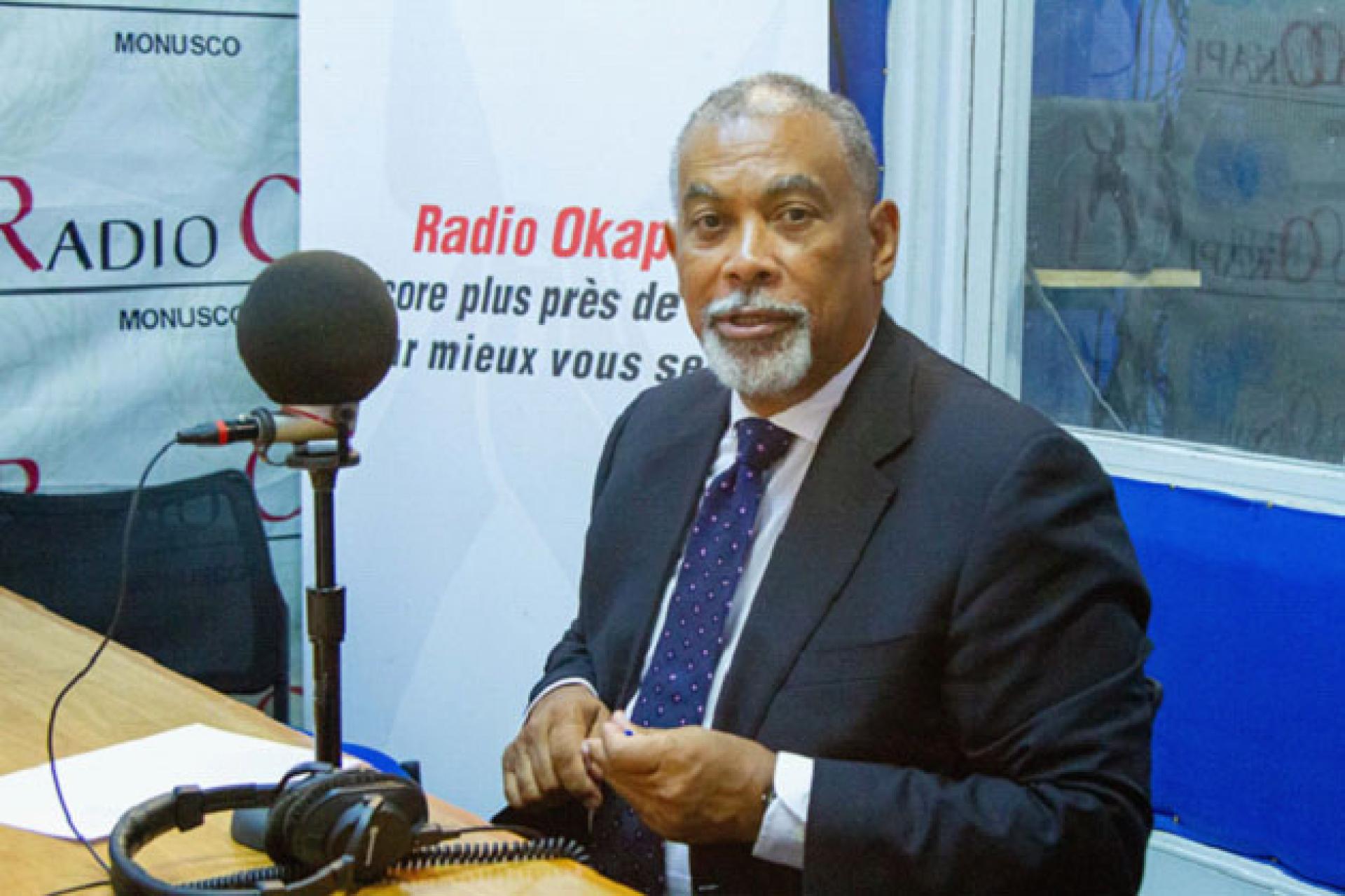 Olivier Kamitatu fustige