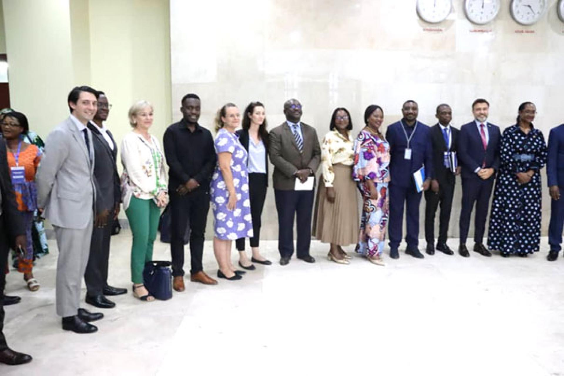 Photo de famille de participants lors de la clôture de l'atelier de GTS à Kinshasa. Photo droits tiers