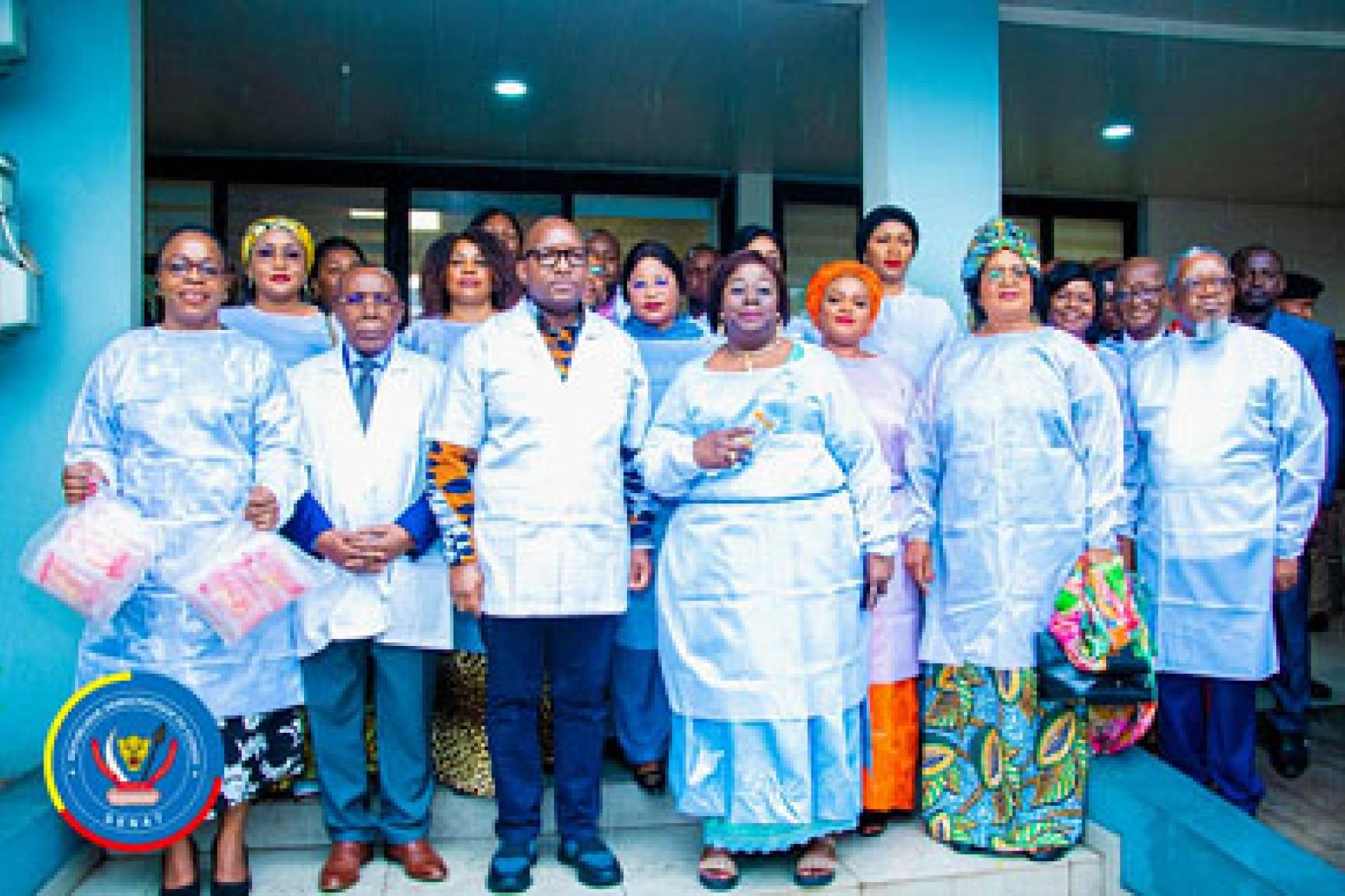Sama Lukonde, le ministre de la Recherche scientifique et quelques sénatrices au CMMASS. Photo cellcom sénat