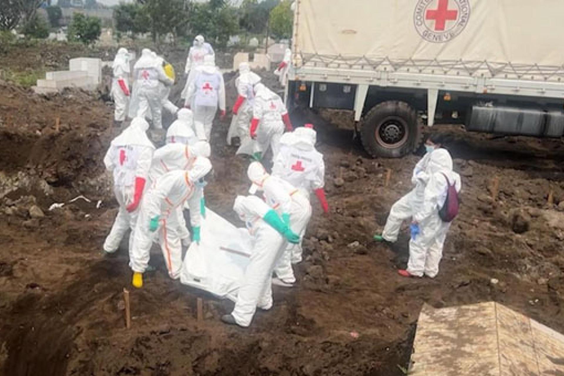 Des secouristes du CICR ont inhumé des centaines de corps des victimes de la guerre à Goma. Photo droits tiers