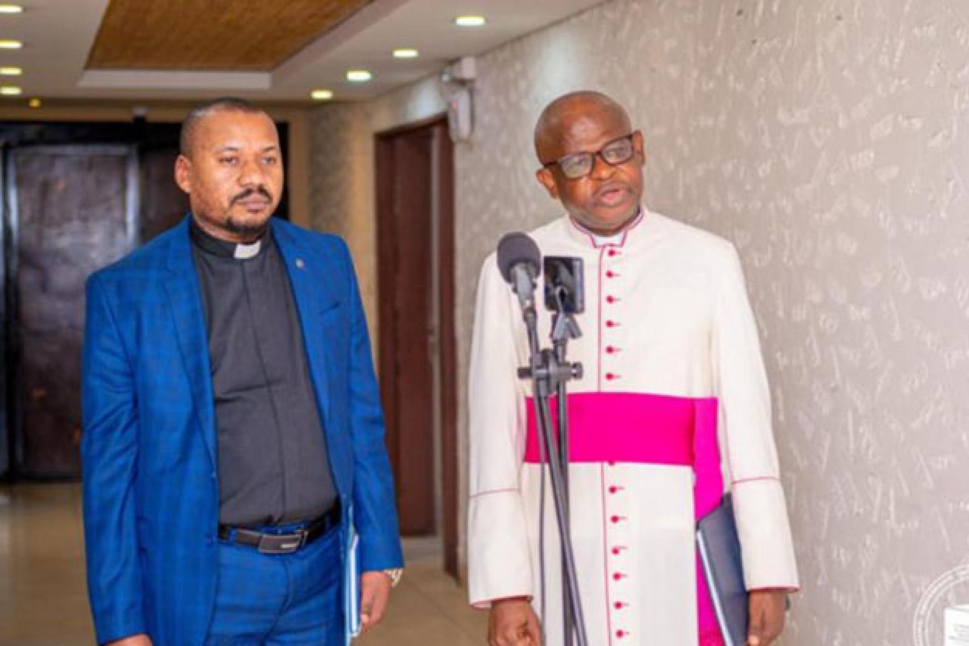 Le Révérend Pasteur Eric Nsenga (ECC) et Mgr Donatien Nshole (Cenco) . Photo droits tiers