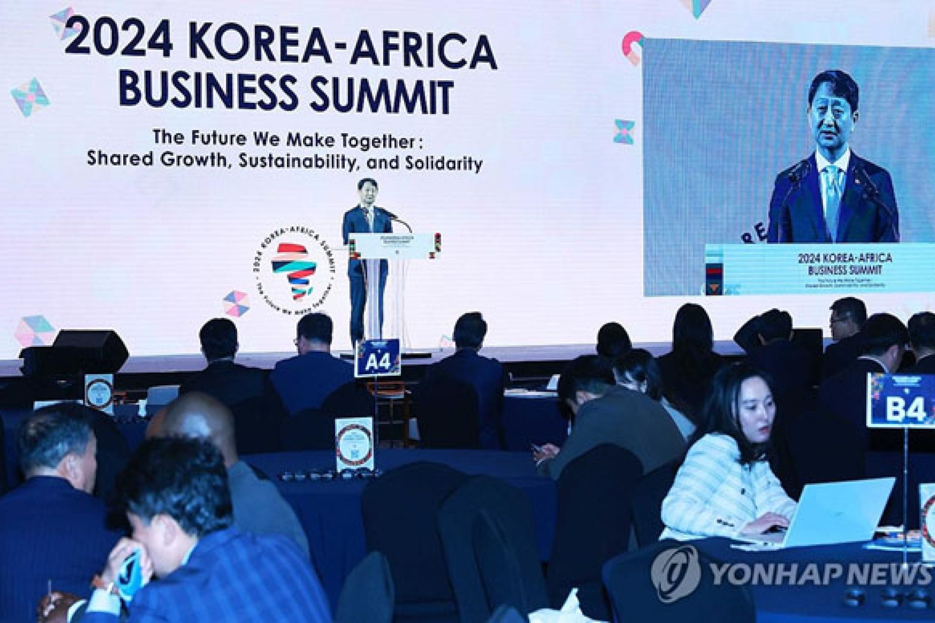 Le ministre du Commerce, Ahn Duk-geun, prononce un discours le 5 juin 2024 à l'hôtel Shilla, dans le centre de Séoul, lors du sommet Corée du Sud-Afrique. Photo d'archives Yonhap