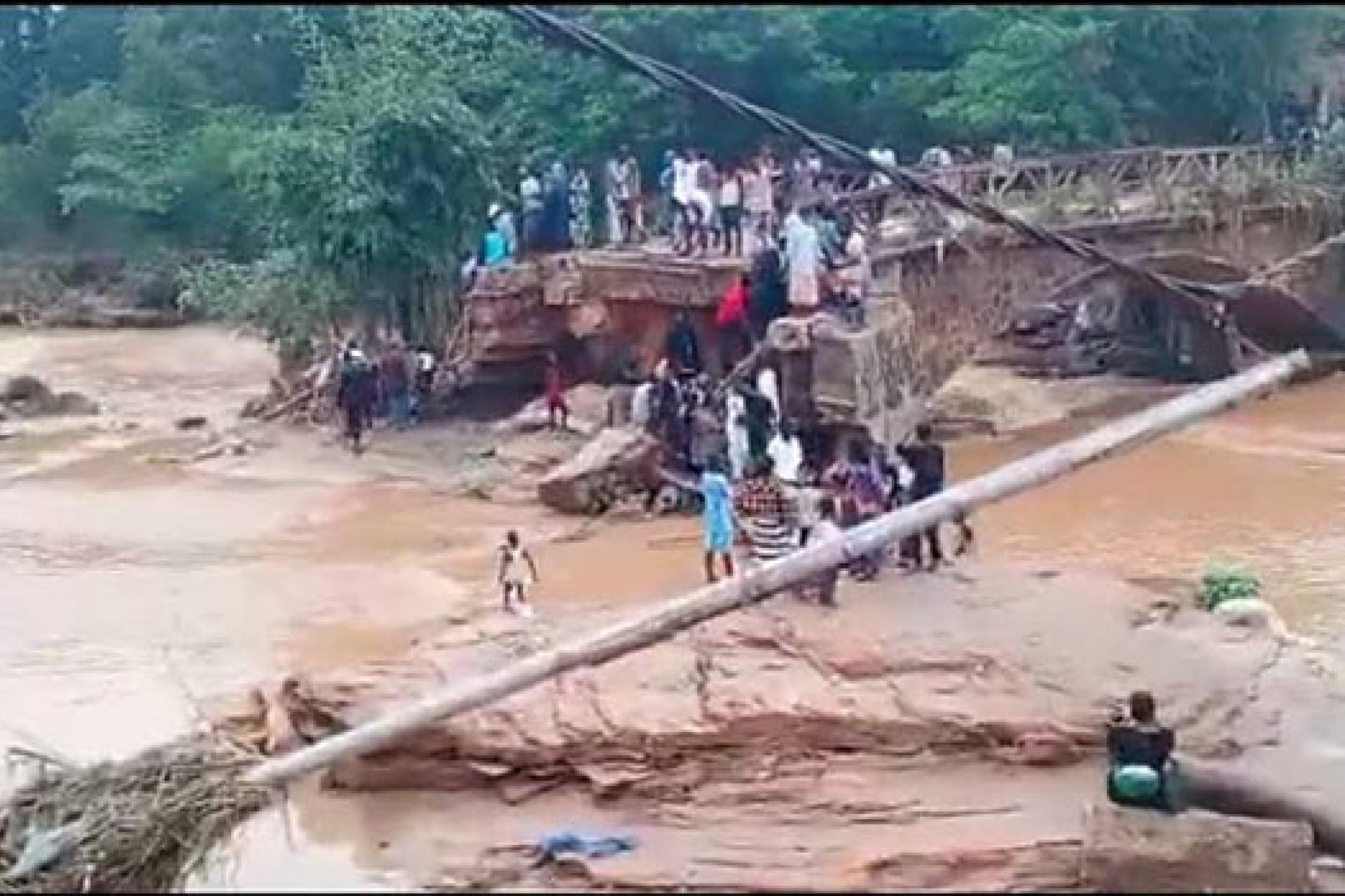 Le pont sur la rivière Lukula a subi de plein fouet la pluie diluvienne du week-end dernier. Photo droits tiers
