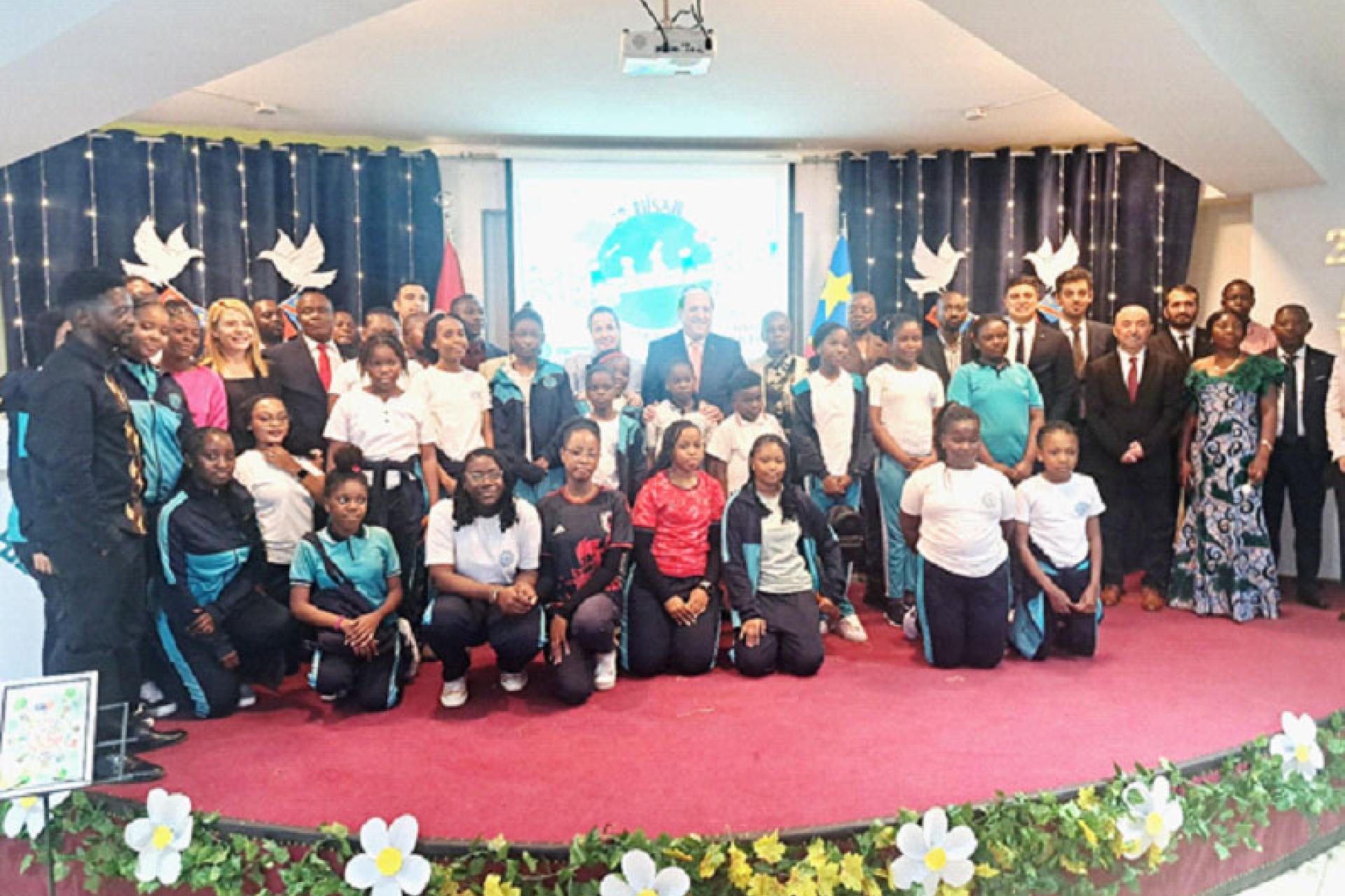 Les élèves de Maarif posant avec leurs encadreurs pour la postérité.