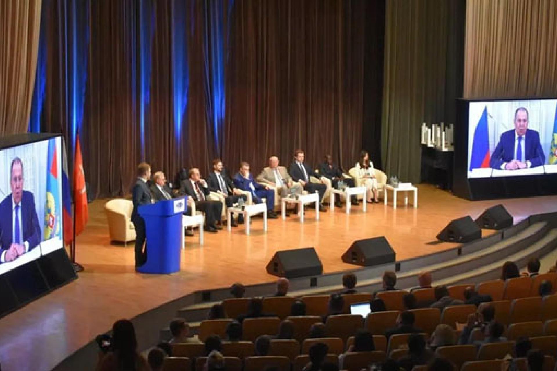 Premier forum des jeunes diplomate