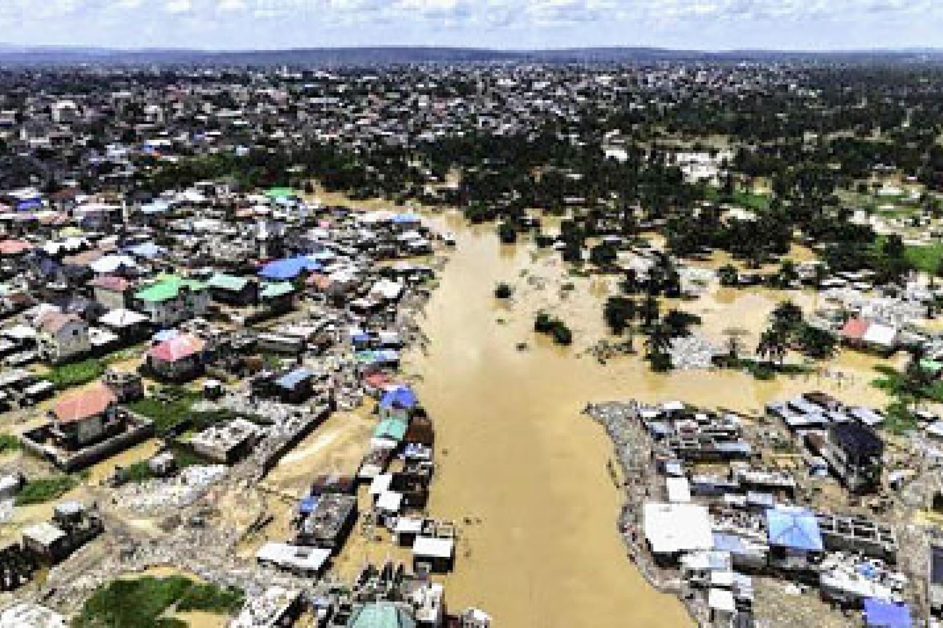 Vue des inondations à Kinshasa.