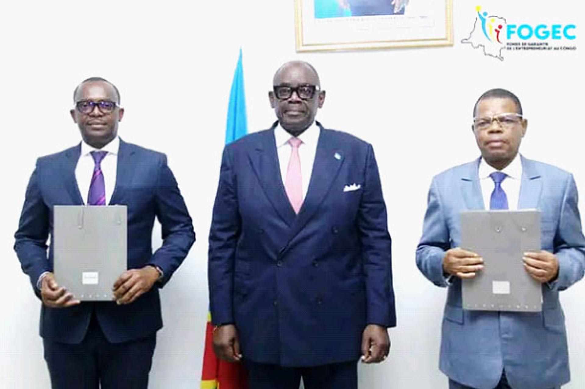 La cérémonie s'est déroulée en présence du ministre de tutelle, Louis Watum Kabamba, du Secrétaire général à l'Industrie et de plusieurs mandataires publics. Photo droits tiers